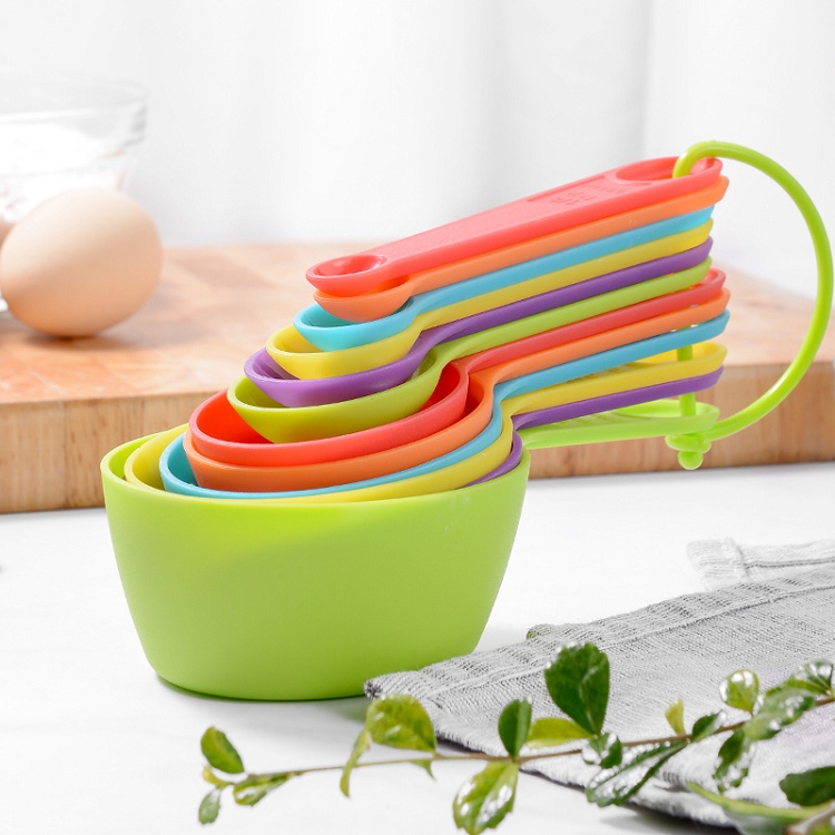 Wholesale 12 piece set multi color plastic measuring cups and spoons set